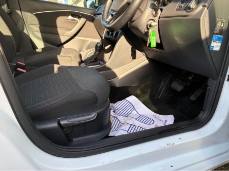 2015 Volkswagen Polo DBA-6RCJZ €12,500 thumbnail