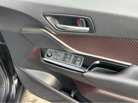 2019 Toyota C-HR 1.8 HYBRID AUTO LOW KM HIGH SPEC €20,950 thumbnail