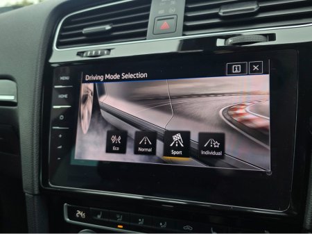 2019 Volkswagen Golf ( 192 REG ) HIGHLINE FULL LEATHER SEATS HEATED ELECTRIC SEATS SAT NAV PACK - VIRTUAL CLOCKS -REVERSE CAMERA - NAVIGATION - CARPLAY - ANDROID AUTO- BLIND SPOT REAR TRAFFIC ASSIST - DISCOVER PRO €22,950 thumbnail