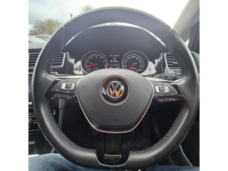 2017 Volkswagen Golf 1.4 TSI 3DR 150HP Highline €15,950 thumbnail