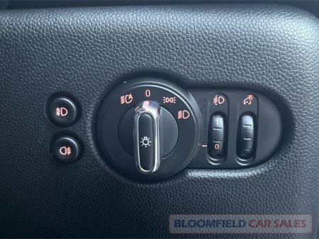 2021 MINI Cooper HIGH SPEC , AUTO // LOW MILEAGE €25,950 thumbnail