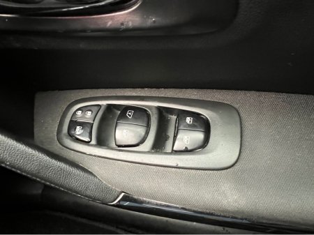 2017 Renault Kadjar 1.5 DCI DYNAMIQUE NAV 5 5DR A 110BHP AUTO €13,900 thumbnail