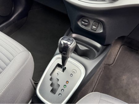 2017 Toyota Yaris Self charge Hybrid - Low Mileage - Fantastic Spec €14,750 thumbnail