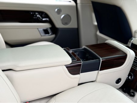 2020 Land Rover Range Rover 2.0 P400E AUTOBIOG €57,950 thumbnail