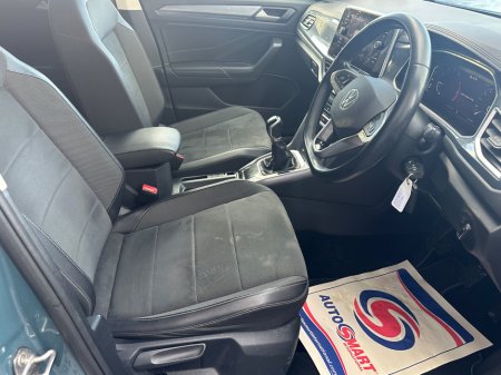 2022 Volkswagen T-Roc 1.0 TSI 110HP Style €25,950 thumbnail