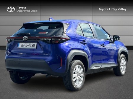 2025 Toyota Yaris Cross - thumbnail 2