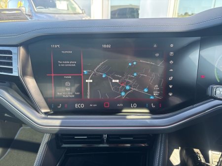 2025 Volkswagen Touareg 3.0 TSI PHEV 462HP R €115,975 thumbnail