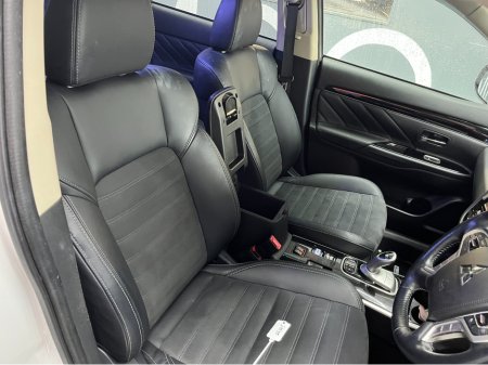 2019 Mitsubishi Outlander €22950! 2019 MITSUBISHI OUTLANDER PHEV G PLUS PACKAGE 2.4 AUTOMATIC / CRUISE CONTROL / 360° PARKING CAMERA / ELECTRIC HEATED SEATS / HEATED STEERING WHEEL €22,950 thumbnail