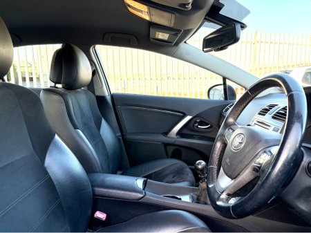 2015 Toyota Avensis 2.0 D-4D LUNA ** IRISH CAR ** REVERSE CAMERA ** HALF LEATHER ** 2 KEYS ** SUPERB EXAMPLE ** €9,995 thumbnail