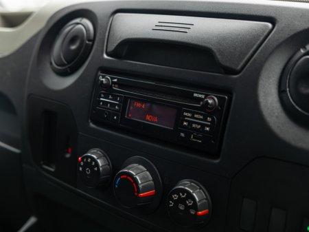 2018 Nissan NV400 - thumbnail 13