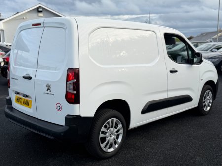 2022 Peugeot Partner PROFESSIONAL PREMIUM BLUEHDI L1 €14,950