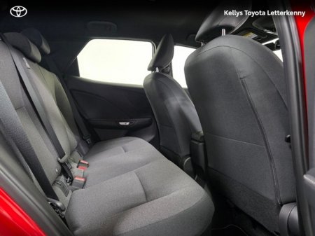 2025 Lexus LBX - thumbnail 11