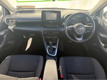 2023 Toyota Yaris - thumbnail 9