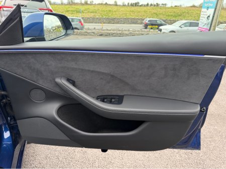 2025 Tesla Model 3 - thumbnail 24