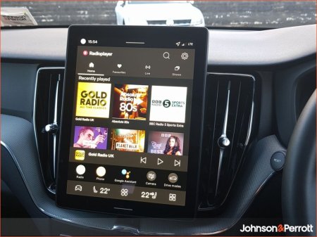 2025 Volvo XC60 T6 350bhp AWD PHEV Plus Black Edition €69,900 thumbnail