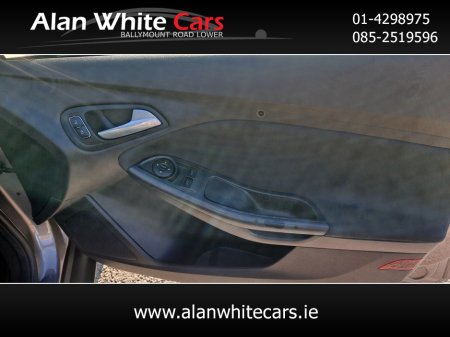 2016 Ford Focus - thumbnail 14