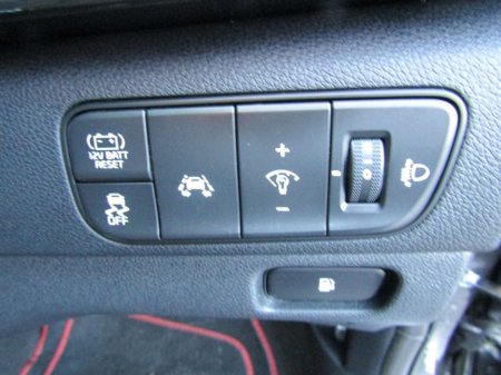 2019 Kia Niro 1.6 GDI 2 104BHP 5DR Auto €17,950 thumbnail