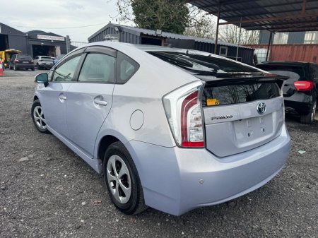 2013 Toyota Prius - thumbnail 4