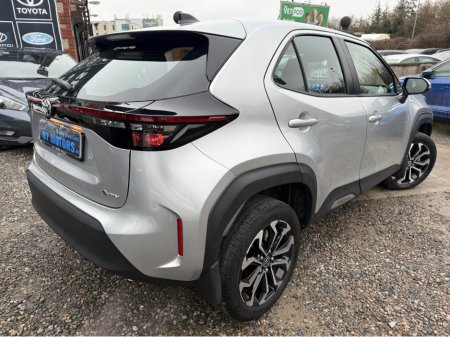 2025 Toyota Yaris Cross 1.5 LUNA AUTO €26,950 thumbnail