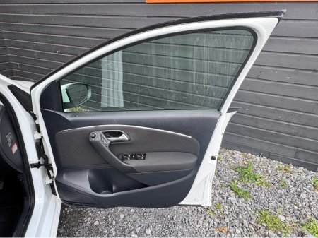 2015 Volkswagen Polo - thumbnail 15