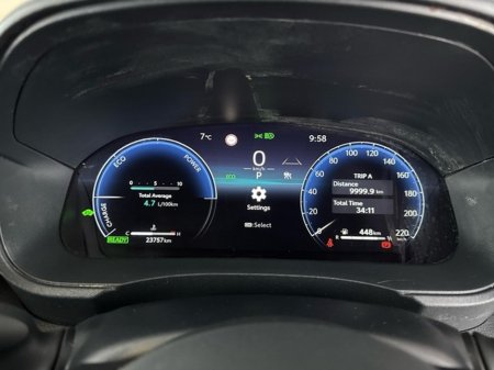 2024 Toyota Yaris PLATINUM Sunroof €28,950 thumbnail