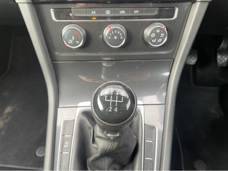 2017 Volkswagen Golf 1.6 TRENDLINE TDI 115HP 3DR €7,750 thumbnail