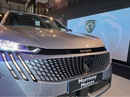 2026 Peugeot 5008 ALLURE 73KWH 210BHP 4DR €51,950 thumbnail