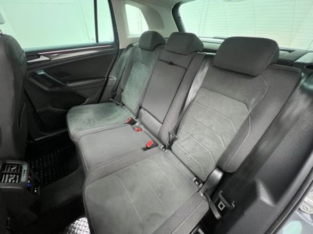 2023 Volkswagen Tiguan - thumbnail 4