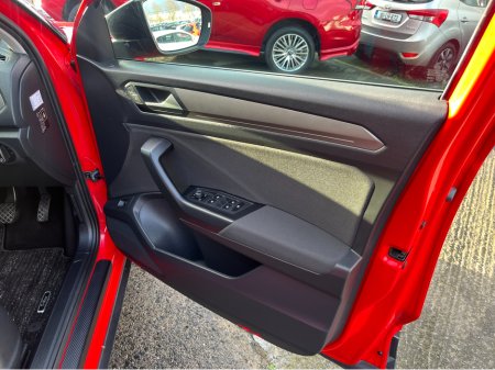 2021 Volkswagen T-Roc STYLE AUTOMATIC 2.0 DIESEL //LOW MILES//KEYLESS ENTRY//REVERSE CAMERA//ADAPTIVE CRUISE CONTROL//BLIND SPOT WARNING// €25,950 thumbnail