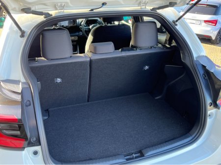 2020 Toyota Yaris - thumbnail 8