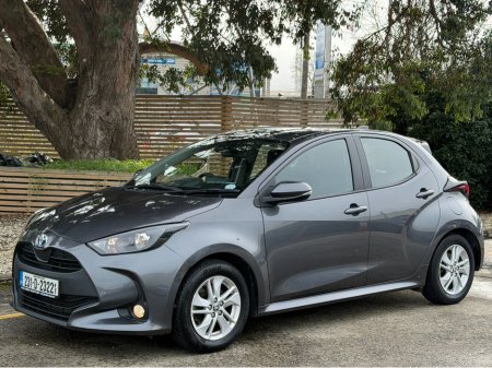 2023 Toyota Yaris - thumbnail 3