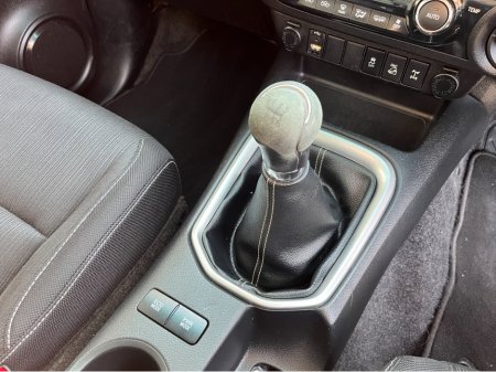 2017 Toyota Hilux - thumbnail 16