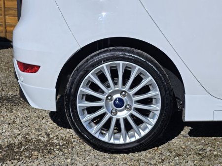 2016 Ford Fiesta - thumbnail 30