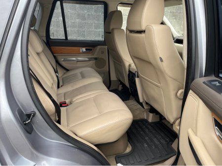 2013 Land Rover Range Rover 3.0 V6 DIESEL SE 4DR AUTO €15,999 thumbnail