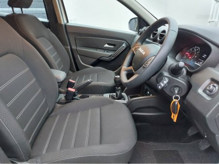 2023 Dacia Duster EXPRESSION BLUE DCI 115 4X2 NB €18,995 thumbnail