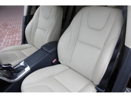 2015 Volvo XC60 - thumbnail 21