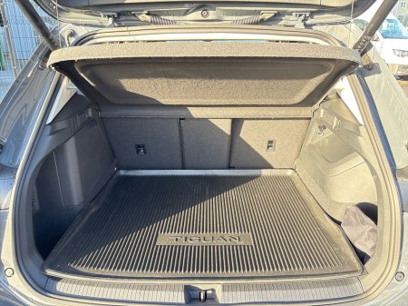 2025 Volkswagen Tiguan TIGUAN LIFE 1.5 PHEV DSG 204HP €49,859 thumbnail