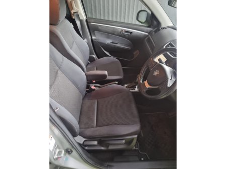 2014 Suzuki Swift - thumbnail 10