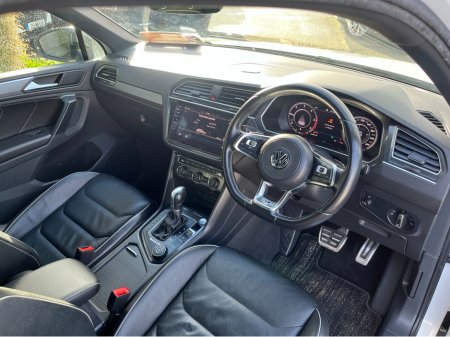 2018 Volkswagen Tiguan R-LINE 4 MOTION AUTOMATIC 2.0 DIESEL //HIGH SPEC//FULL LEATHER HEATED FRONT AND REAR SEATS//360 PARKING CAMERAS//ADAPTIVE CRUISE CONTROL// €27,950 thumbnail