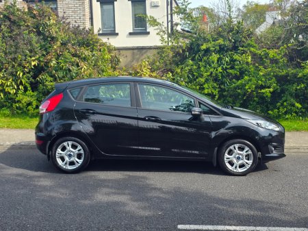 2015 Ford Fiesta - photo 2