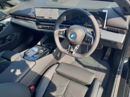 2026 BMW 5 Series - thumbnail 6