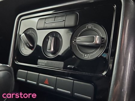 2017 Volkswagen Beetle - thumbnail 19