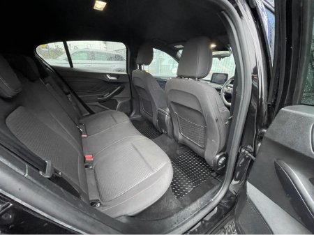 2021 Ford Focus ST-LINE EDITION 5DR 1.5 TD 120 M6 €21,950 thumbnail