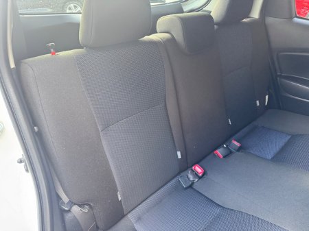 2018 Toyota Yaris - thumbnail 10