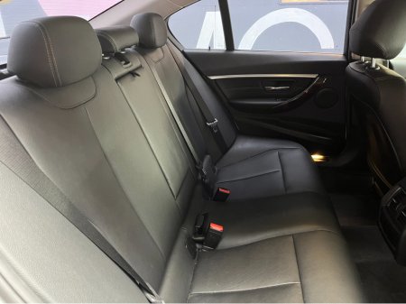 2017 BMW 3 Series - thumbnail 11