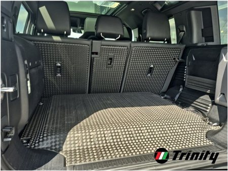 2024 Land Rover Defender * X-Dynamic SE * 6 SEAT * BLACK EDITION * TRINITY MOTORS WEXFORD * €89,950 thumbnail