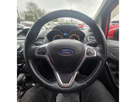 2015 Ford Fiesta - thumbnail 22