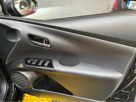 2020 Toyota Prius - thumbnail 13