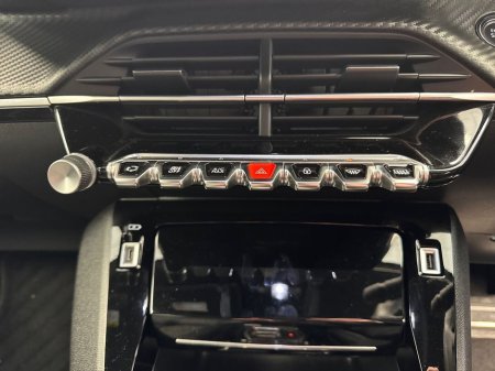 2023 Peugeot 2008 - thumbnail 17