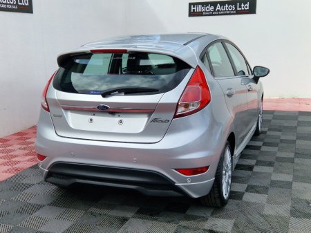 2016 Ford Fiesta - thumbnail 10